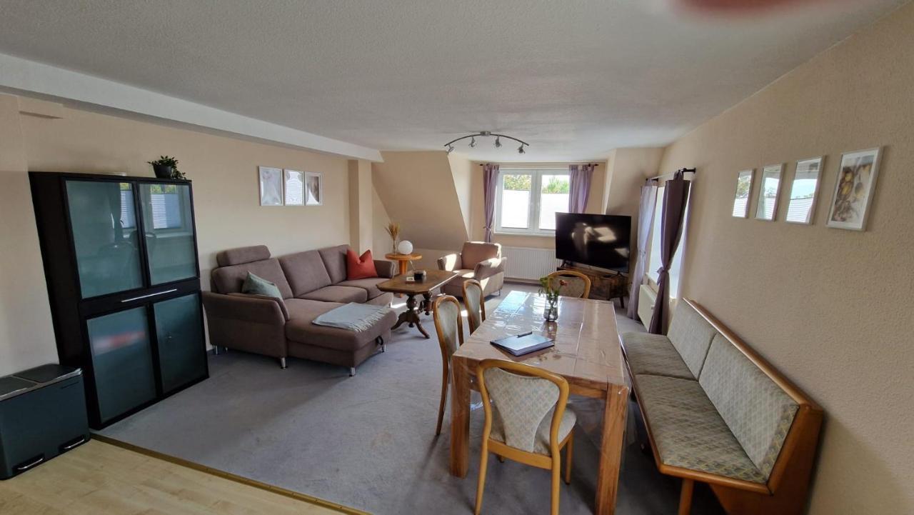 Neumuhler Hof: Spacious Family With Multiple Bathrooms And Free Parking Apartment