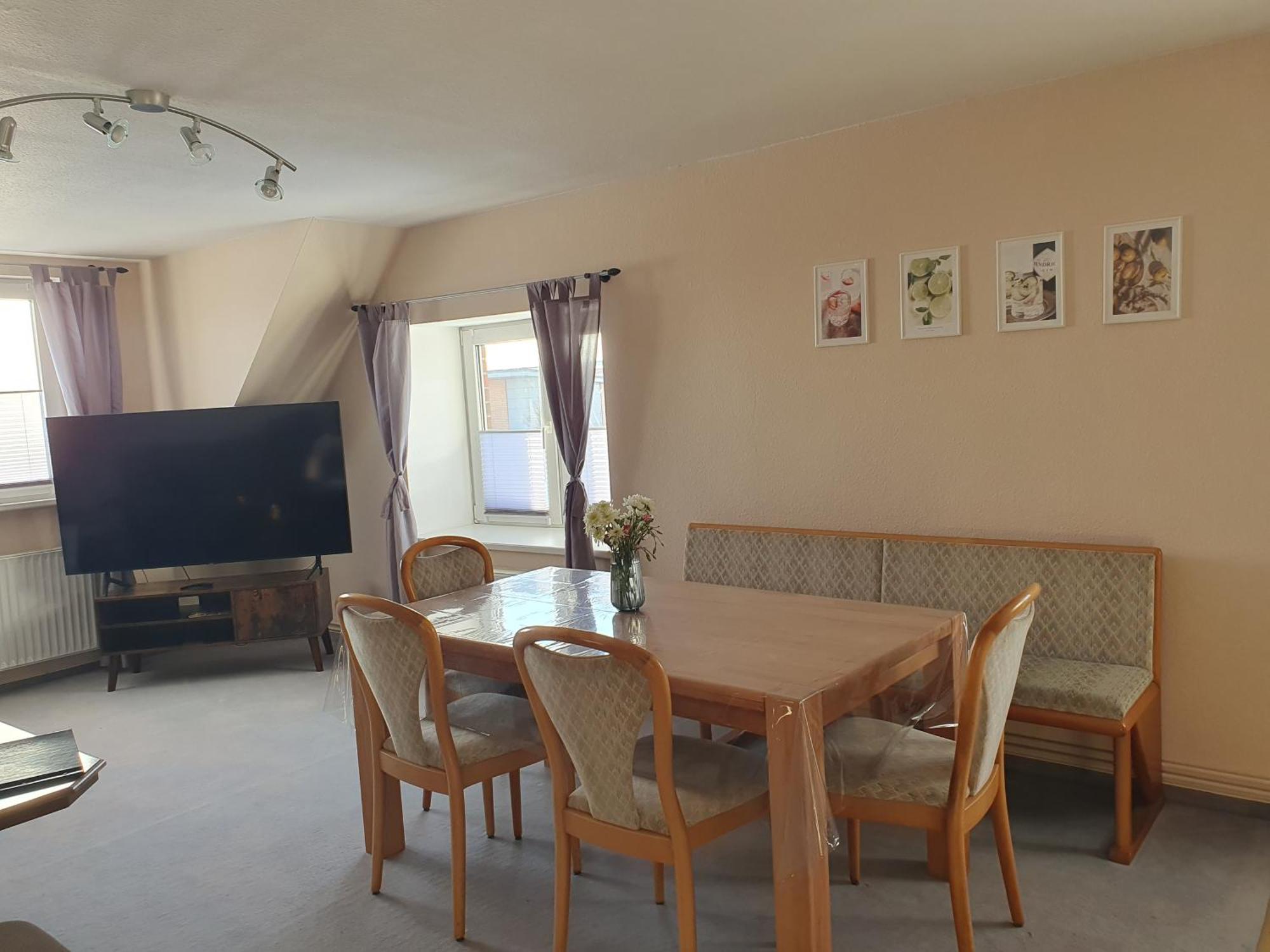 Neumuhler Hof: Spacious Family With Multiple Bathrooms And Free Parking Apartment *