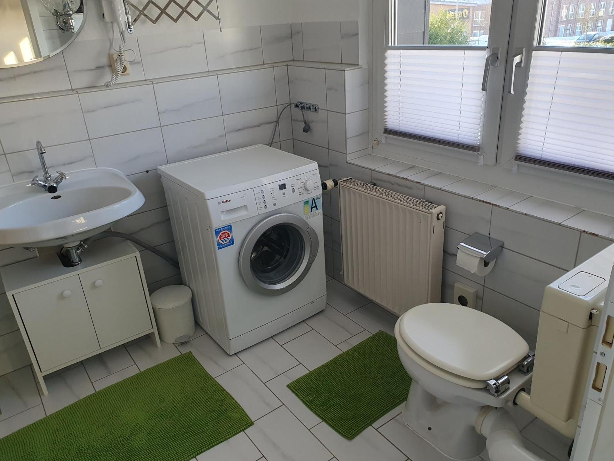 Neumuhler Hof: Spacious Family With Multiple Bathrooms And Free Parking Apartment *