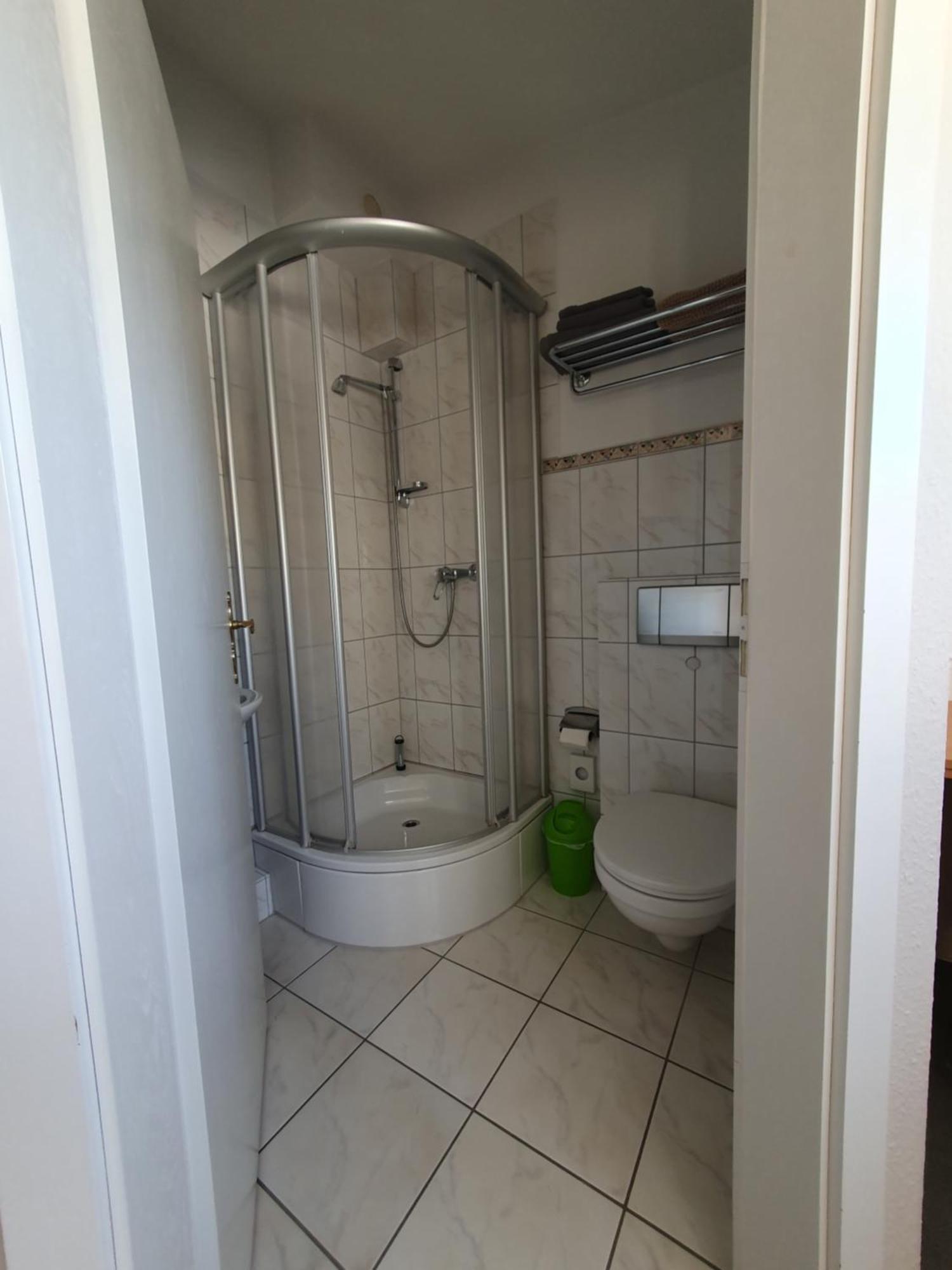Neumuhler Hof: Spacious Family With Multiple Bathrooms And Free Parking