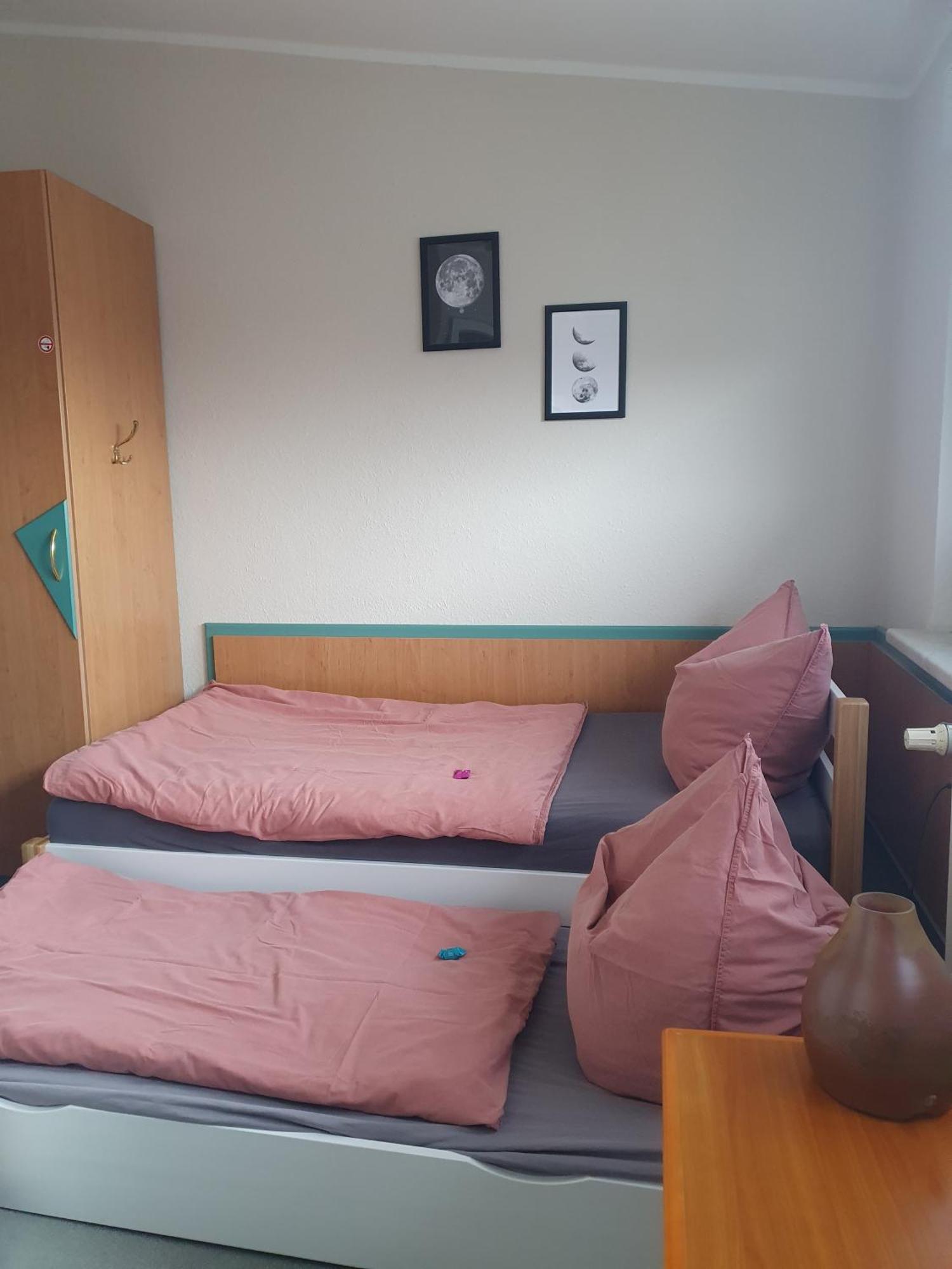 Apartment Neumuhler Hof: Spacious Family With Multiple Bathrooms And Free Parking Schwerin (Mecklenburg-Vorpommern)
